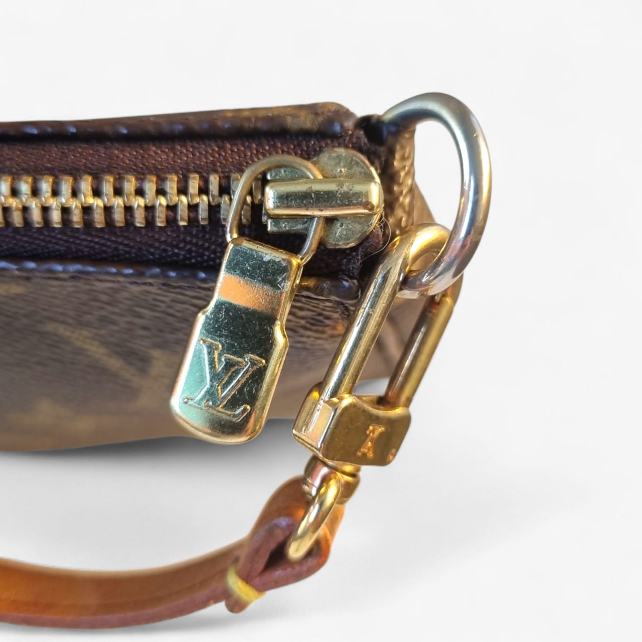 Louis Vuitton -  Pochette Accessoire