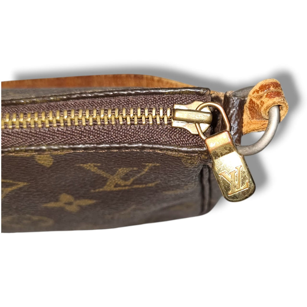 Louis Vuitton -  Pochette Accessoire