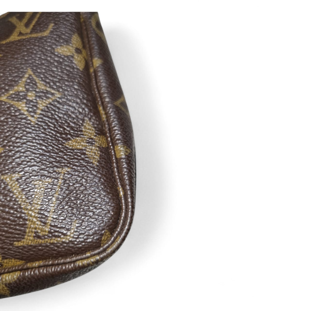 Louis Vuitton -  Pochette Accessoire