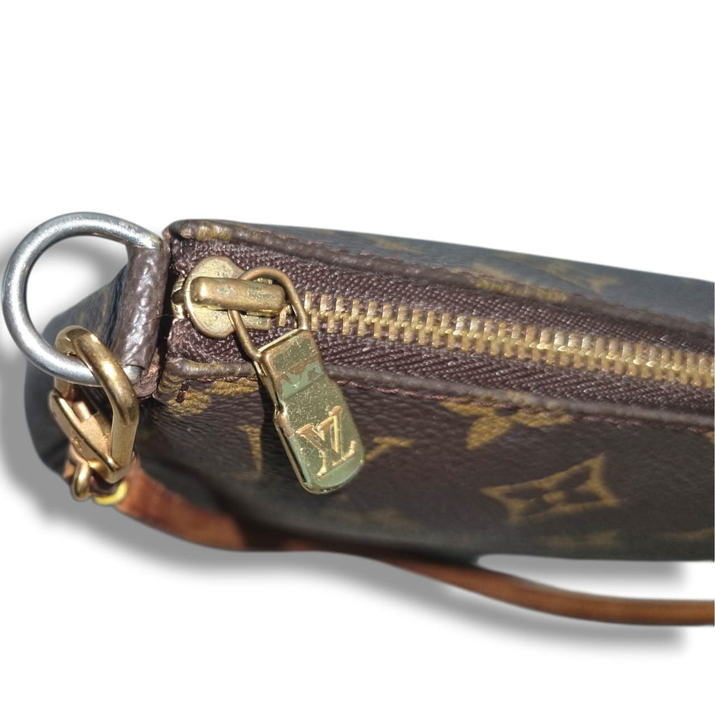 Louis Vuitton -  Pochette Accessoire