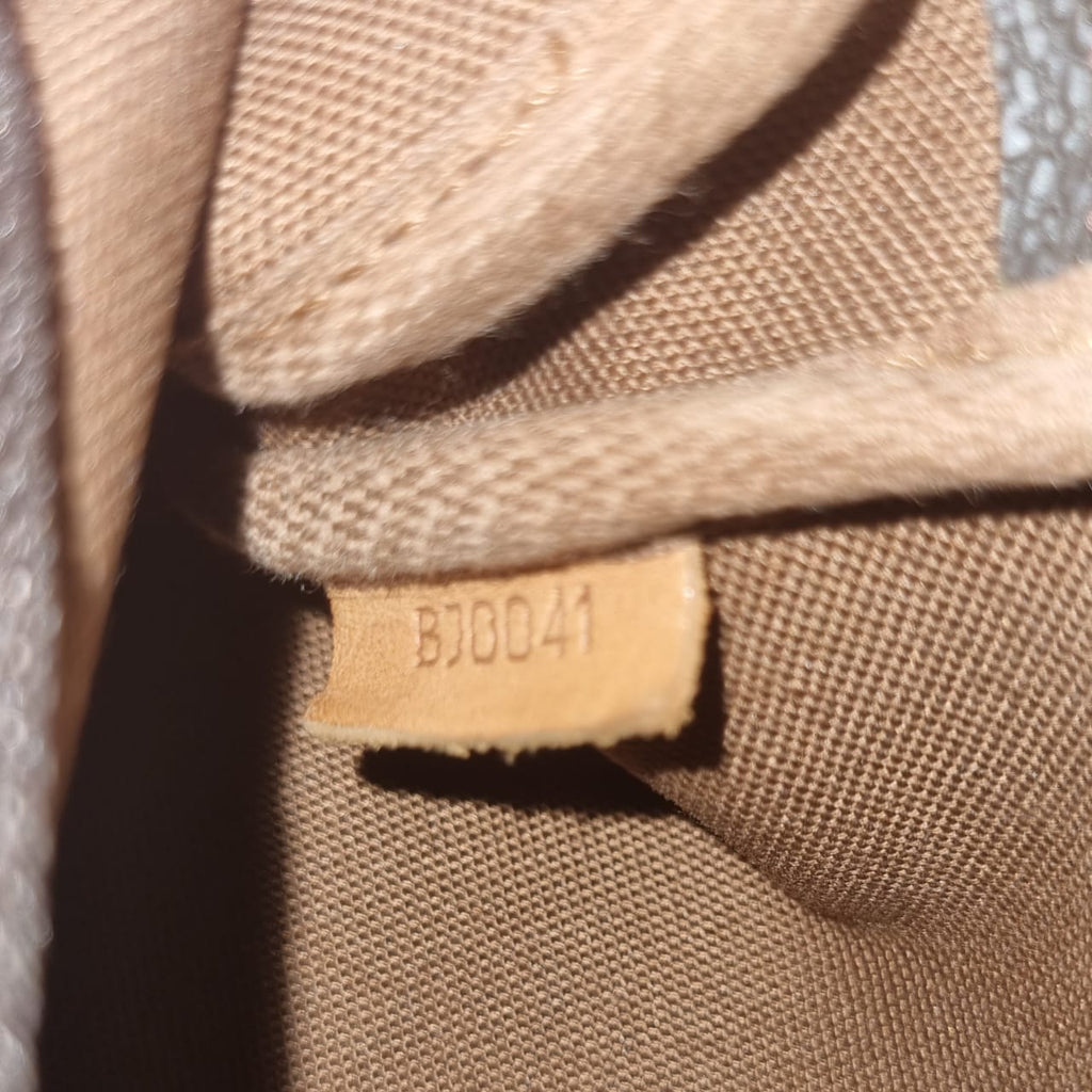 Louis Vuitton -  Pochette Accessoire