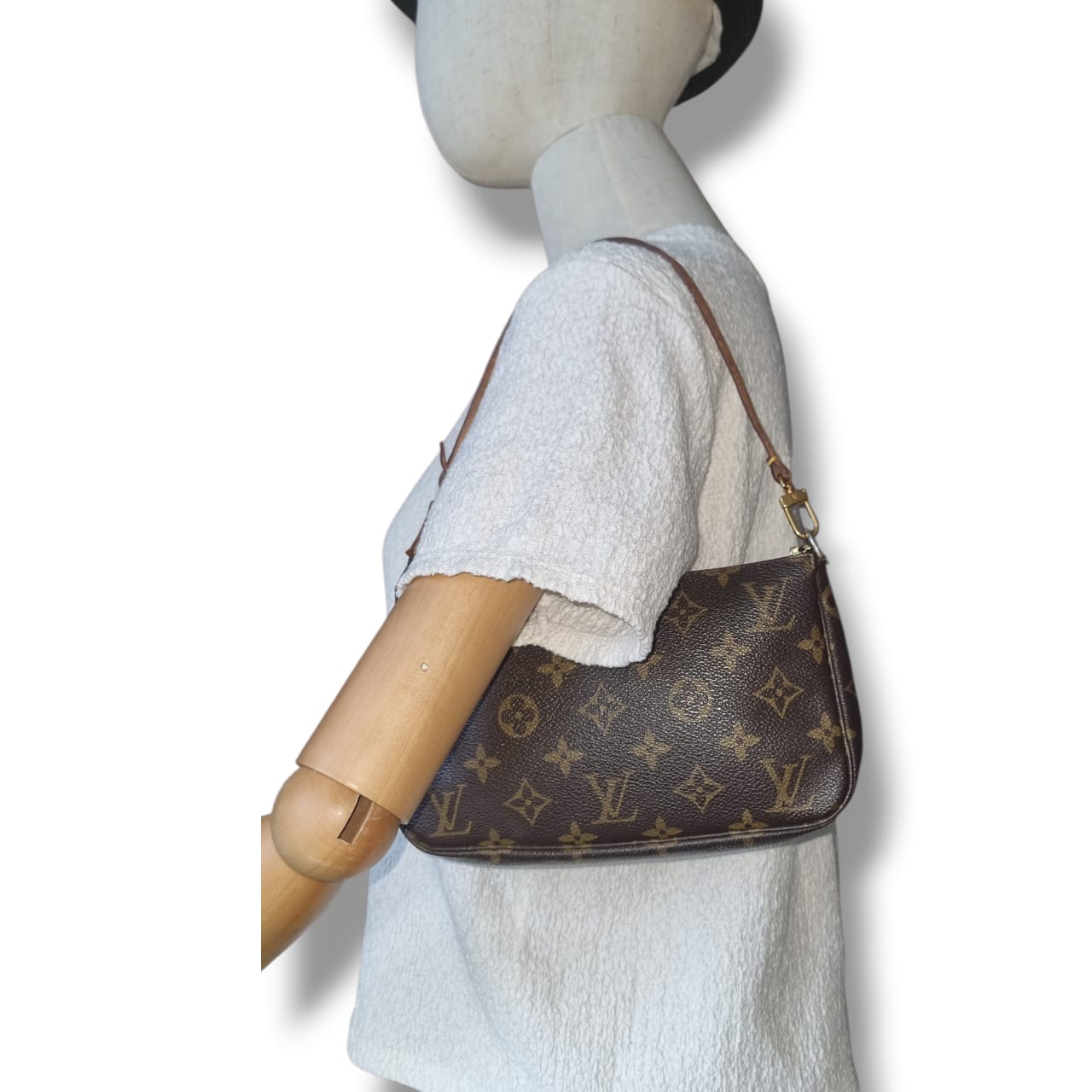 Louis Vuitton -  Pochette Accessoire