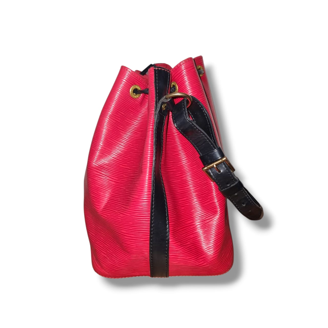 Sac Louis Vuitton Noé en cuir Epi rouge a